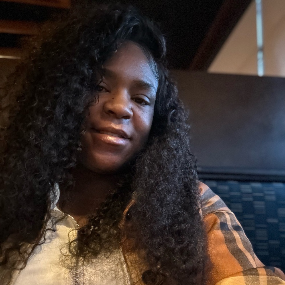 Meet your Posher, Monique